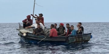 EE.UU. repatría a 143 inmigrantes cubanos interceptados en costas de Florida