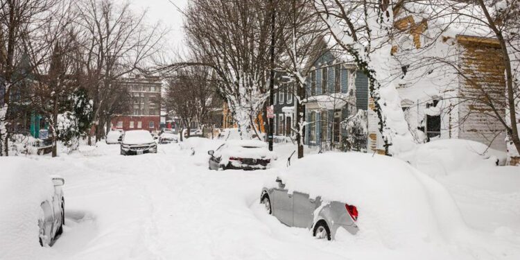 Mujer de 63 años murió frente a hogar de extraños durante tormenta en NY