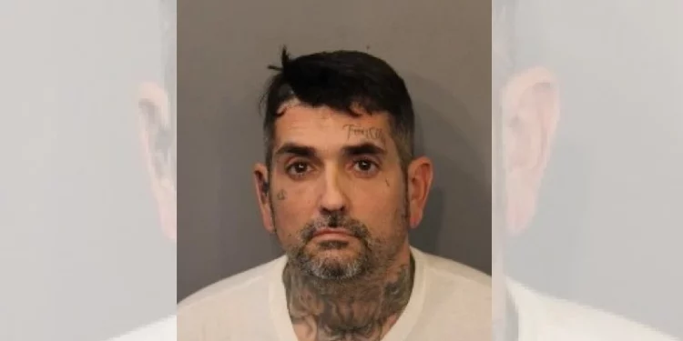 Fall River hombre acusado de robo pirata porche