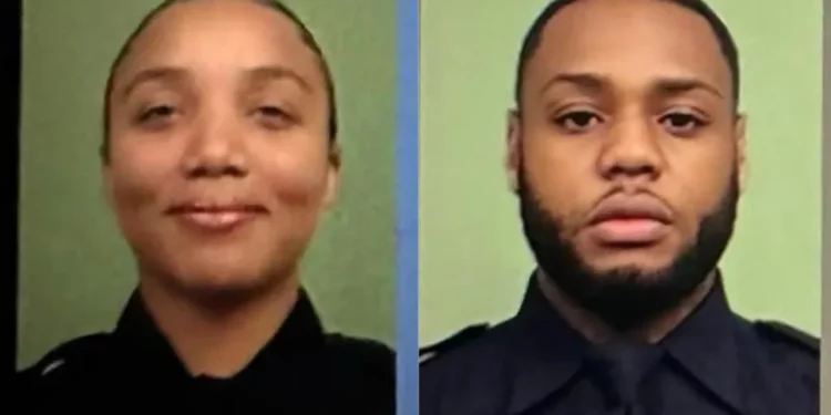 Cadetes de la NYPD son suspendidos tras cita candente en el baño de la policía