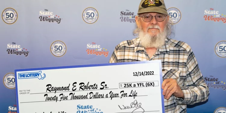 Un veterano de Fall River gana un premio de lotería de 25.000 dólares al año