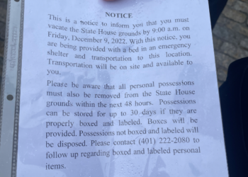 Personas sin hogar desalojadas del recinto de la Cámara de Representantes de RI