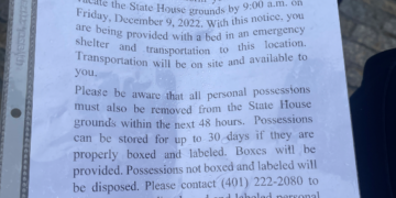 Personas sin hogar desalojadas del recinto de la Cámara de Representantes de RI