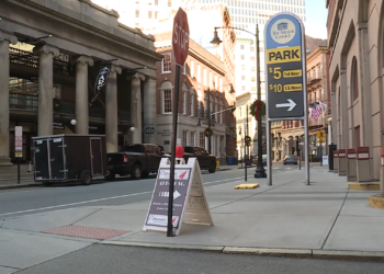 Apuñalado un hombre en Providence; se buscan 3 sospechosos