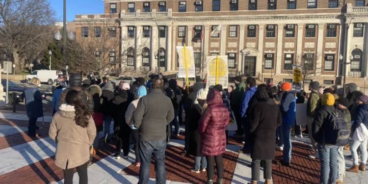 Un juez detiene temporalmente la eliminación de la Casa del Estado campamento de personas sin hogar