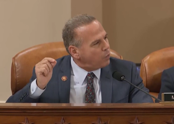 Cicilline abandona la carrera por el puesto número 4 de la Cámara de Representantes 