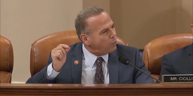 Cicilline abandona la carrera por el puesto número 4 de la Cámara de Representantes 