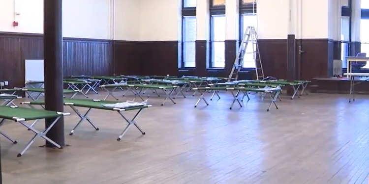 La estación de calentamiento de Cranston Street Armory abrirá el viernes por la tarde