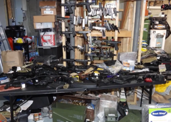 Burrillville hombre con más de 200 armas llega a un acuerdo con los fiscales