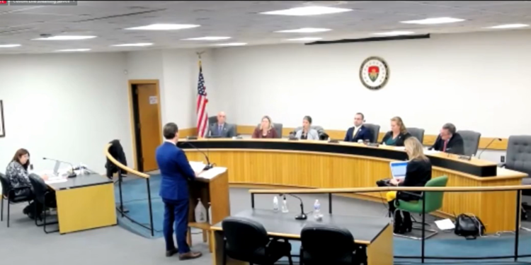 Los concejales suspenden al administrador municipal de Coventry 