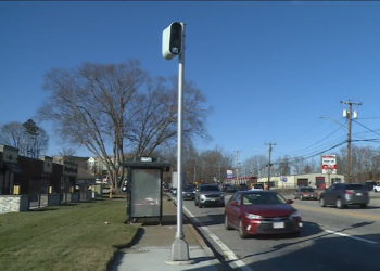 East Providence añade cámaras de semáforo en rojo