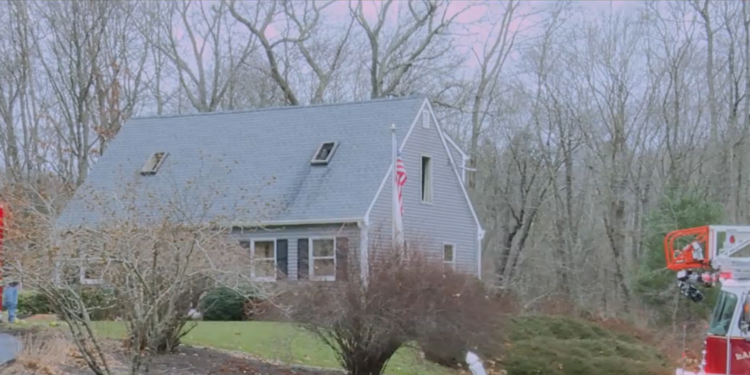 Una familia desplazada y un gato muerto tras el incendio de una casa en Westerly