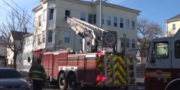 16 desplazados tras el incendio de un apartamento en Central Falls