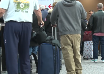 Miles de vuelos cancelados por Southwest: los viajeros se quedan tirados