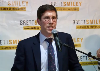 El alcalde electo Smiley anuncia los nombres de sus principales colaboradores