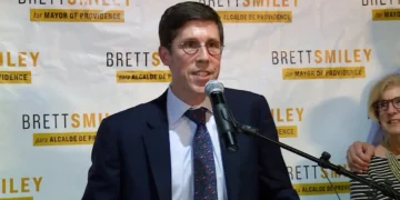 El alcalde electo Smiley anuncia los nombres de sus principales colaboradores