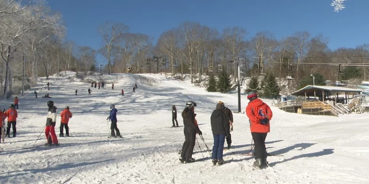 La estación de esquí de Yawgoo Valley abre esta temporada