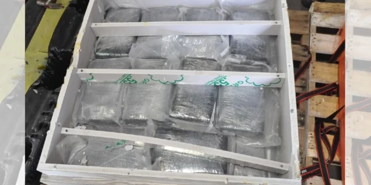 Condenan un hombre de Massachusetts por gestionar envíos de muebles llenos de cocaína