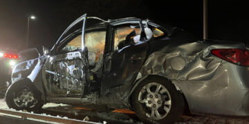 Un coche choca contra un concesionario de Seekonk; el conductor resulta herido