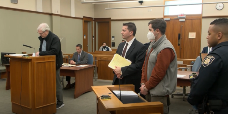 Comienza el juicio contra el agente policial de Pawtucket acusado de disparar a un adolescente