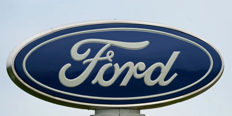 Ford retira casi 383.000 SUV para solucionar el problema de la cámara de marcha atrás