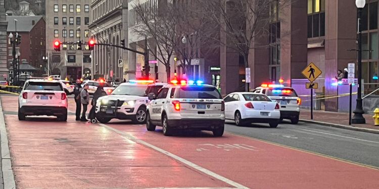 Estudiante apuñalado múltiples veces en Providence; arrestan a sospechoso