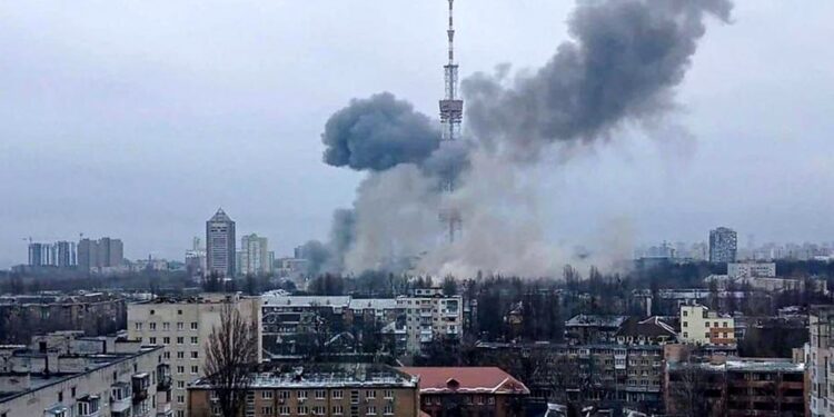 “Ataque a la capital”: funcionarios ucranianos informan de varias explosiones potentes en Kyiv