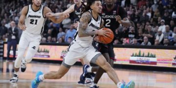 Providence vence a la No. 4 UConn 73-61