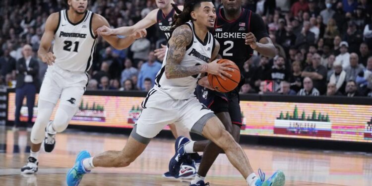 Providence vence a la No. 4 UConn 73-61