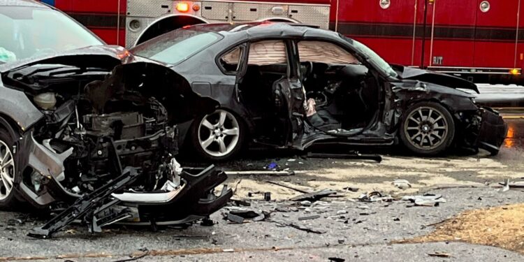 Un conductor se enfrenta a cargos por un accidente en una zona escolar que causó 6 heridos.