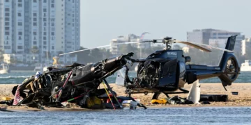 Un helicóptero colisiona sobre una playa australiana y mueren 4 pasajeros