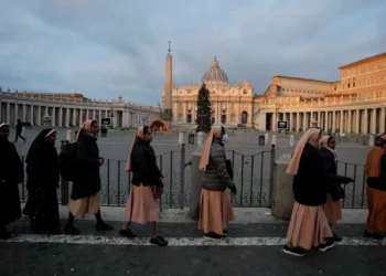 El cuerpo del Papa emérito Benedicto XVI yace en el Vaticano