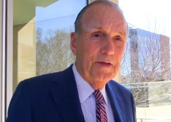 Buonanno dimite del Centro de Convenciones de RI tras candidatura de su hija contra McKee