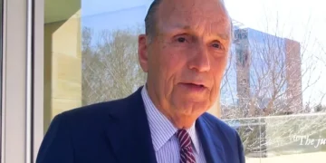 Buonanno dimite del Centro de Convenciones de RI tras candidatura de su hija contra McKee