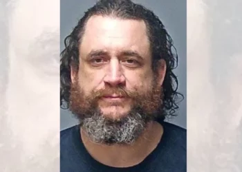 Un hombre de New Hampshire amenaza con un hacha a los trabajadores de McDonald’s