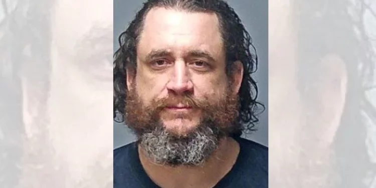 Un hombre de New Hampshire amenaza con un hacha a los trabajadores de McDonald’s