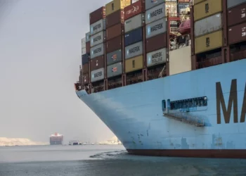 Autoridades: Reflotado un buque encallado en el Canal de Suez egipcio