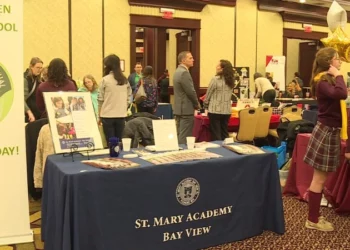 La feria de opciones escolares de RI ofrece más opciones a los padres