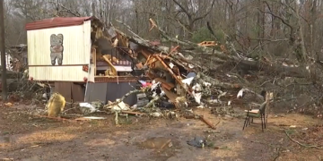 Al menos 7 muertos por fuertes vientos y tornados en el sur de EE.UU.