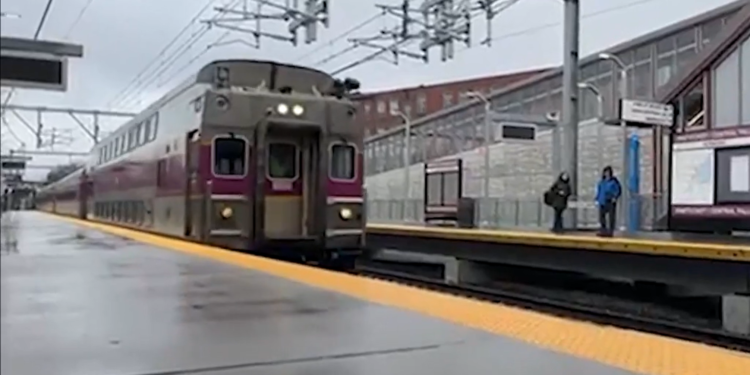 Inauguración de la estación de tren Pawtucket-Central Falls