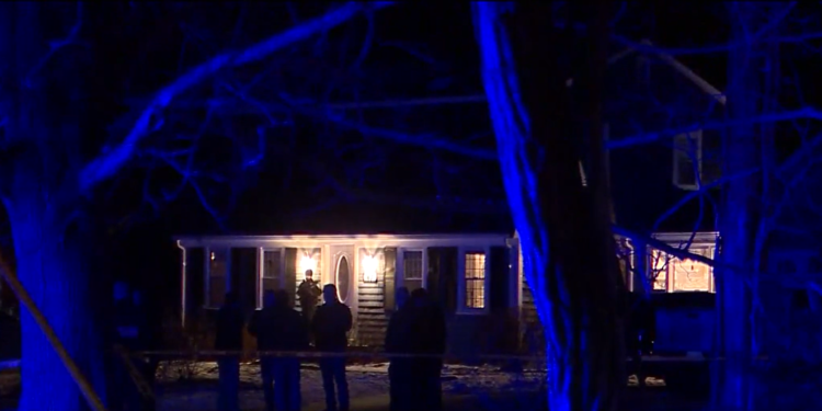 2 niños muertos y un bebé hospitalizado tras ser encontrados en una casa de Duxbury