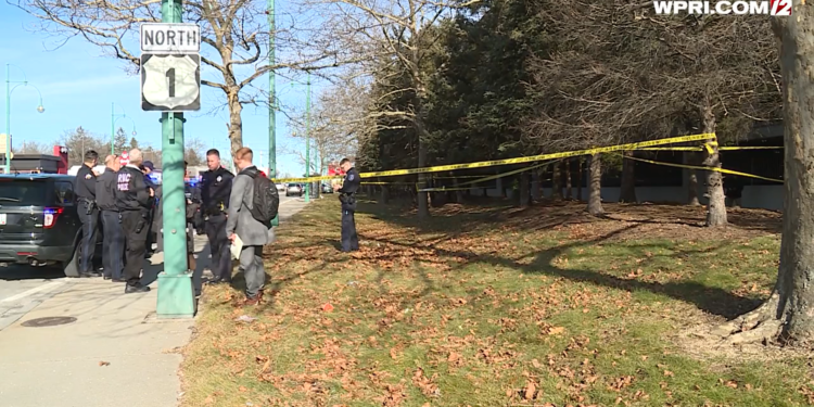 Encuentran un cuerpo cerca del aparcamiento TF Green