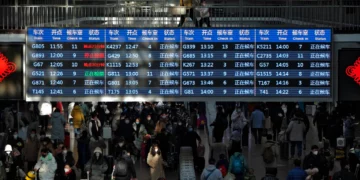 China anuncia el primer descenso de población de los últimos años