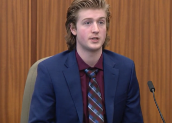 Un adolescente baleado por un agente de Pawtucket comparece en el juicio