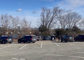 Hallan el cadáver de un hombre junto al agua en Barrington