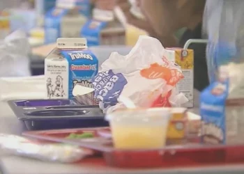 La legislación haría gratuito el almuerzo en todas las escuelas públicas de RI