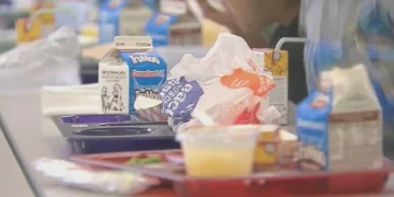 La legislación haría gratuito el almuerzo en todas las escuelas públicas de RI