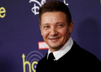 El actor Jeremy Renner resulta gravemente herido en un accidente con quitanieves