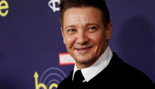 El actor Jeremy Renner resulta gravemente herido en un accidente con quitanieves