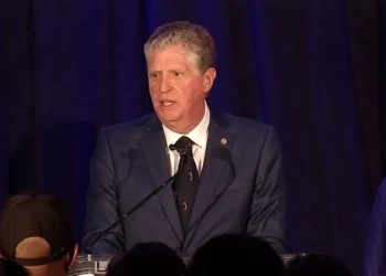 McKee comenzará su primer mandato completo el martes